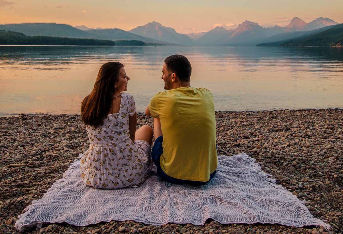 couple travelling