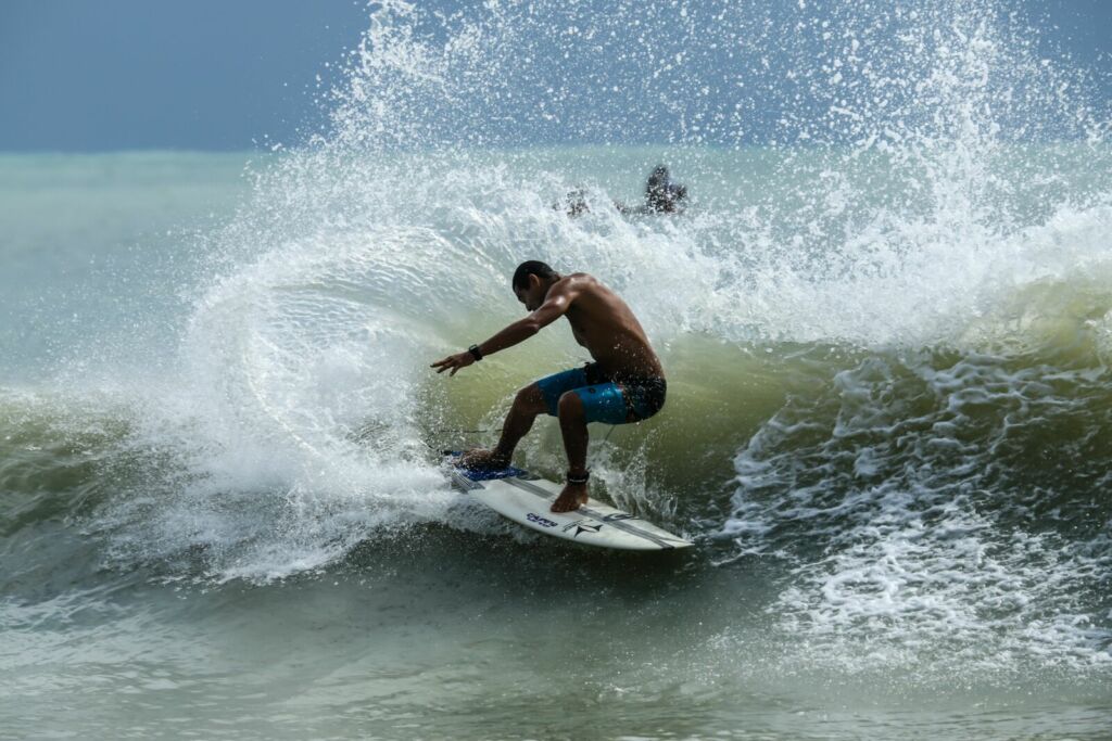  Surfing