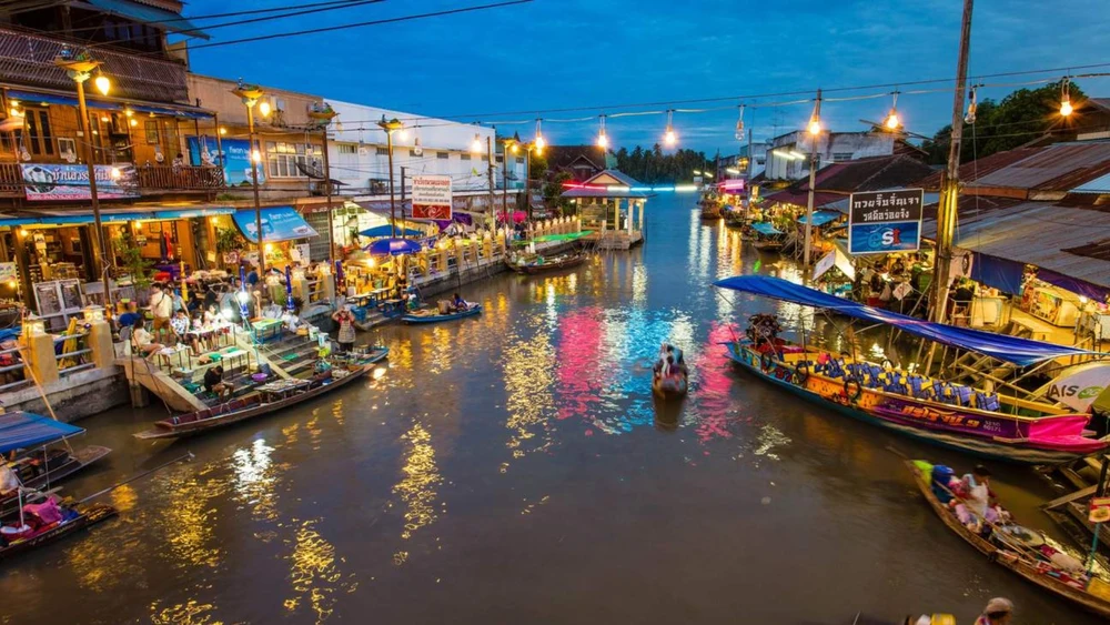 Amphawa Floating Market