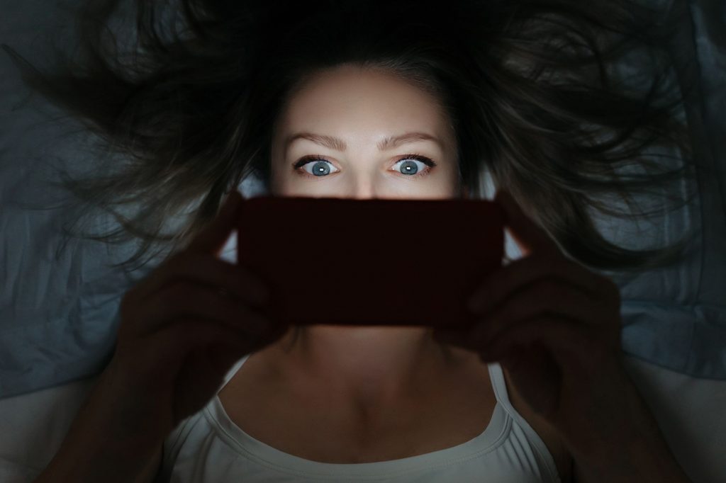 Girls watch porn 