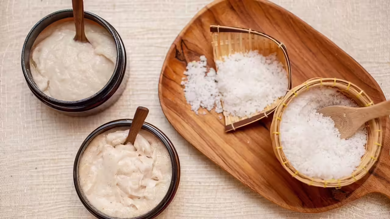 Sugar and olive oil scrub to exfoliate and hydrate
