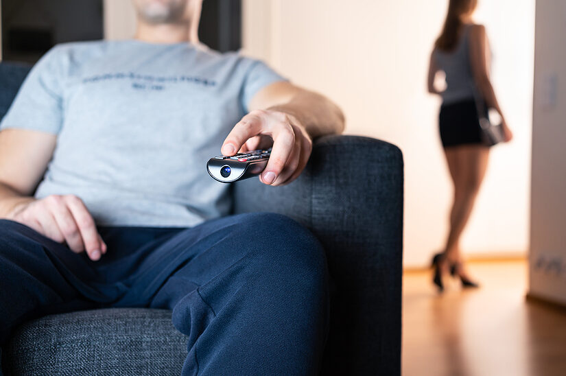  man watching tv